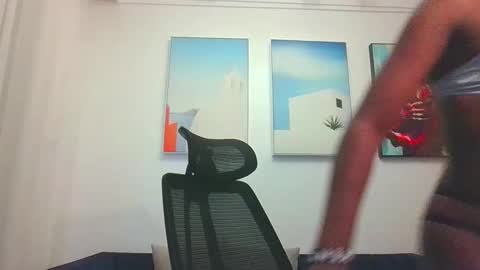 Snapshot of princess_bee1 chatting on 11-03-25, 08:32 princess online show from 11-03-25, 08:32