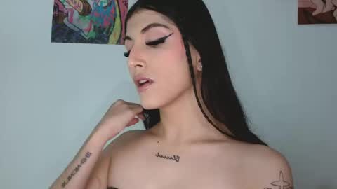 Snapshot of princess_ofyourdreams chatting on 03-13-26, 01:01 Sophie online show from 03-13-26, 01:01