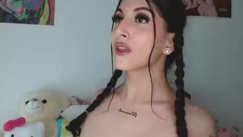 Snapshot of princess_ofyourdreams chatting on 03-20-26, 02:33 Sophie online show from 03-20-26, 02:33