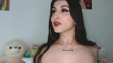 Snapshot of princess_ofyourdreams chatting on 04-18-26, 10:54 Sophie online show from 04-18-26, 10:54
