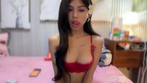 Snapshot of princess_stellaxx chatting on 10-20-25, 03:18 Estela online show from 10-20-25, 03:18