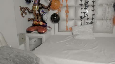 Snapshot of princess_tokyo_ chatting on 10-27-25, 03:32 princess_tokyo_ online show from 10-27-25, 03:32