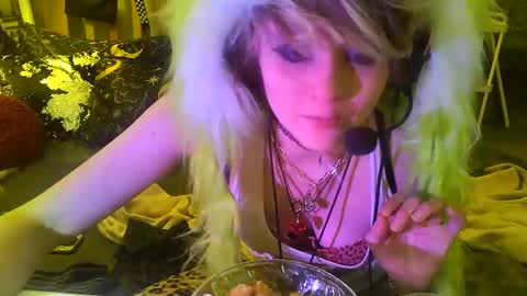 Snapshot of princesscaddie chatting on 02-14-26, 02:08 rand0mprincess online show from 02-14-26, 02:08