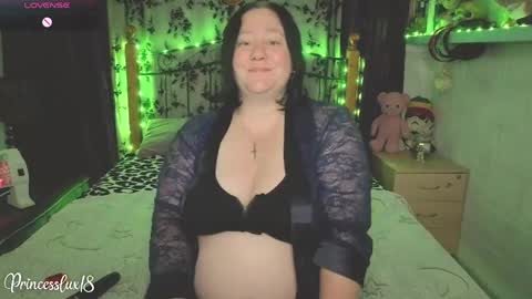 Snapshot of princesslux18 chatting on 05-26-26, 06:59 Lux Alot Luxi online show from 05-26-26, 06:59