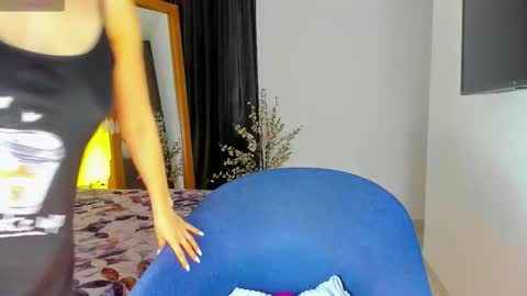 princessmariana25 online show from 12-15-25, 08:02