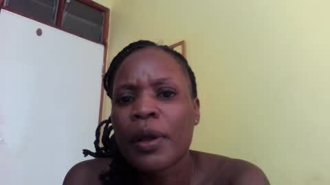 Snapshot of princessmiles2 chatting on 01-25-25, 07:28 phelly online show from 01-25-25, 07:28