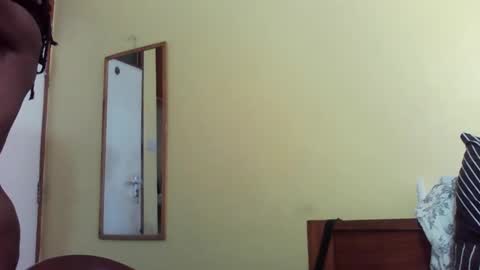 Snapshot of princessmiles2 chatting on 01-31-25, 05:19 phelly online show from 01-31-25, 05:19