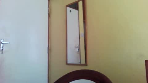 Snapshot of princessmiles2 chatting on 02-02-25, 05:53 phelly online show from 02-02-25, 05:53