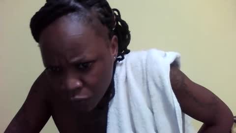 Snapshot of princessmiles2 chatting on 02-04-25, 03:22 phelly online show from 02-04-25, 03:22