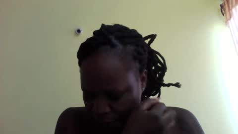 Snapshot of princessmiles2 chatting on 02-10-25, 11:57 phelly online show from 02-10-25, 11:57