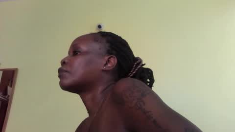 Snapshot of princessmiles2 chatting on 02-15-25, 11:06 phelly online show from 02-15-25, 11:06