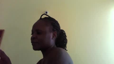 Snapshot of princessmiles2 chatting on 02-21-25, 01:00 phelly online show from 02-21-25, 01:00