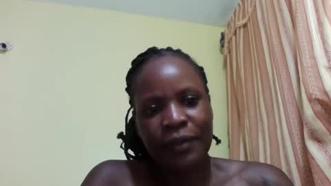 Snapshot of princessmiles2 chatting on 02-24-25, 07:52 phelly online show from 02-24-25, 07:52