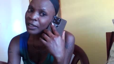 Snapshot of princessmiles2 chatting on 02-28-25, 02:20 phelly online show from 02-28-25, 02:20