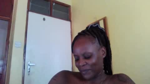 Snapshot of princessmiles2 chatting on 03-07-25, 03:07 phelly online show from 03-07-25, 03:07