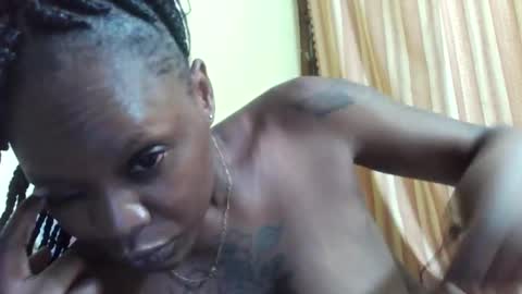 Snapshot of princessmiles2 chatting on 03-11-25, 12:33 phelly online show from 03-11-25, 12:33