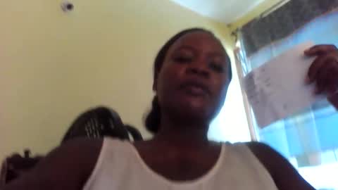 Snapshot of princessmiles2 chatting on 02-15-26, 11:19 phelly online show from 02-15-26, 11:19