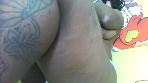 Snapshot of princessmiles2 chatting on 03-18-26, 06:33 phelly online show from 03-18-26, 06:33