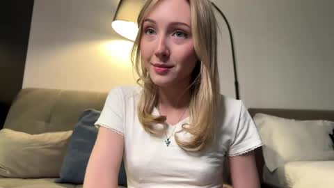 Snapshot of princessmood chatting on 04-22-26, 01:34 Kate online show from 04-22-26, 01:34