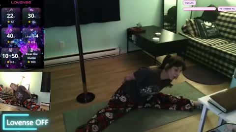 Snapshot of princesstyff chatting on 11-26-25, 02:18 Tyff et Blast online show from 11-26-25, 02:18