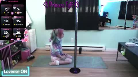 Snapshot of princesstyff chatting on 02-23-26, 02:03 Tyff et Blast online show from 02-23-26, 02:03