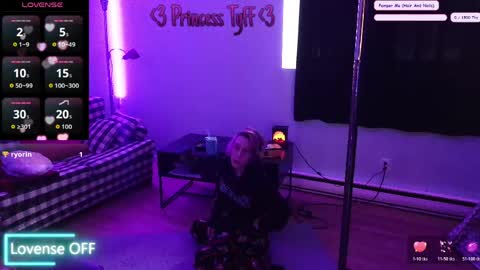 Snapshot of princesstyff chatting on 04-07-26, 11:54 Tyff et Blast online show from 04-07-26, 11:54