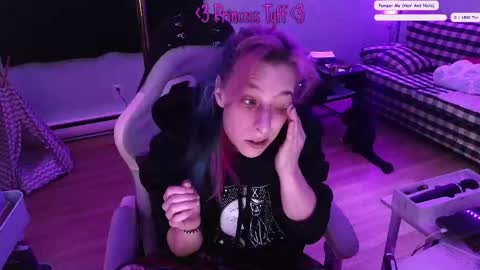 Snapshot of princesstyff chatting on 04-09-26, 12:10 Tyff et Blast online show from 04-09-26, 12:10