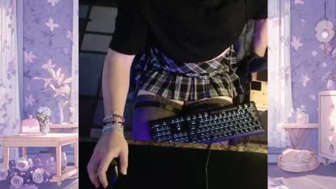 Ellie online show from 04-10-26, 01:49