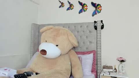 Snapshot of profanared chatting on 01-08-25, 01:09 Profana Red online show from 01-08-25, 01:09