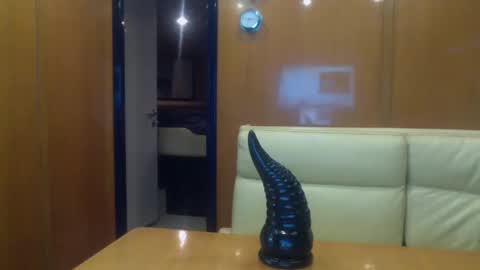 Snapshot of profundoyrico chatting on 04-18-26, 04:16 LG online show from 04-18-26, 04:16