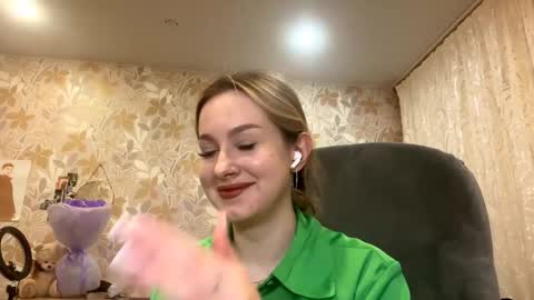 Luna online show from 10-06-25, 12:24
