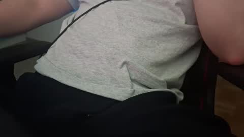 Snapshot of pryli27 chatting on 03-27-26, 11:26 pryli27 online show from 03-27-26, 11:26