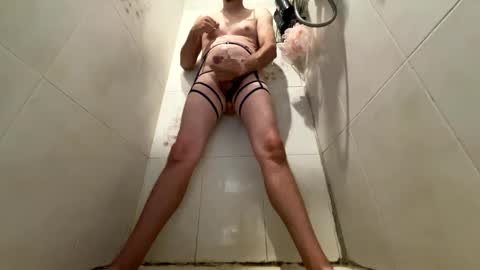 Snapshot of puffnplayla420 chatting on 10-10-25, 05:45 puffnplayla420 online show from 10-10-25, 05:45