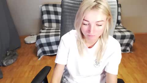 Polly online show from 11-20-25, 01:22