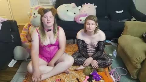 Snapshot of puppygirllovestobeg chatting on 07-15-26, 05:23 puppygirllovestobeg online show from 07-15-26, 05:23