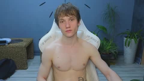 Snapshot of pupsenish chatting on 04-02-26, 01:03 Jesse online show from 04-02-26, 01:03