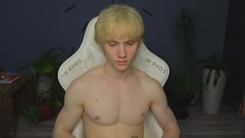 Snapshot of pupsenish chatting on 04-22-26, 01:41 Jesse online show from 04-22-26, 01:41