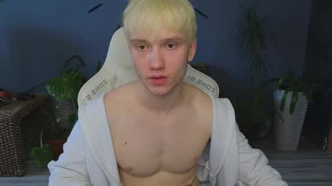 Snapshot of pupsenish chatting on 04-29-26, 04:16 Jesse online show from 04-29-26, 04:16
