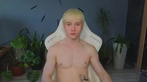 Snapshot of pupsenish chatting on 05-02-26, 01:54 Jesse online show from 05-02-26, 01:54