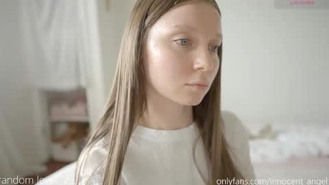 Snapshot of pureangeldolores chatting on 10-29-25, 12:18 i dont do shows for free. watching here silently and waiting for me to start showing you something for free is useless online show from 10-29-25, 12:18