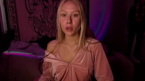 Snapshot of pureeangel chatting on 04-07-26, 02:06 Megan online show from 04-07-26, 02:06