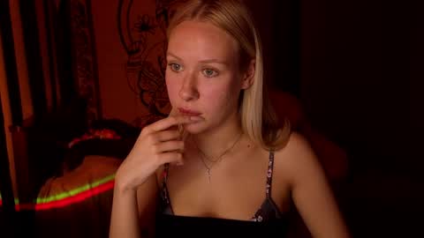 Snapshot of pureeangel chatting on 04-10-26, 04:55 Megan online show from 04-10-26, 04:55