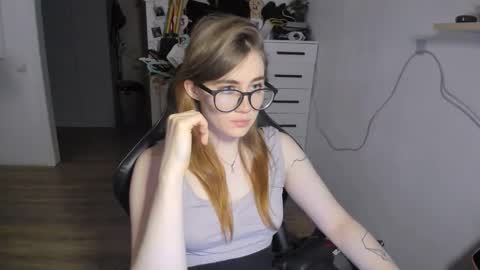 I am Mila online show from 09-23-25, 10:07