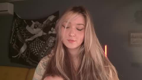 Bella online show from 05-04-26, 03:41
