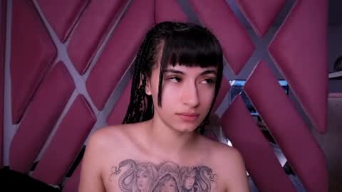 Snapshot of purplesnake_ chatting on 04-14-26, 01:33 Alynn online show from 04-14-26, 01:33