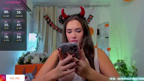 Snapshot of pussy__warrior chatting on 10-28-25, 01:58 Eva please thumbs up me online show from 10-28-25, 01:58