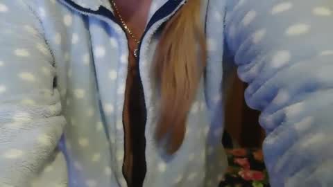 Snapshot of pussy_boom4u chatting on 03-01-25, 01:00 Mary online show from 03-01-25, 01:00