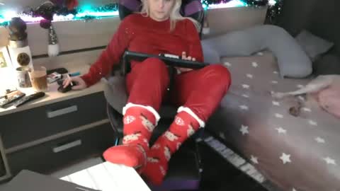 Lara online show from 01-01-25, 12:00