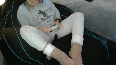 Lara online show from 01-26-25, 05:13