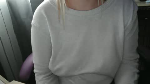 Lara online show from 02-17-25, 05:10